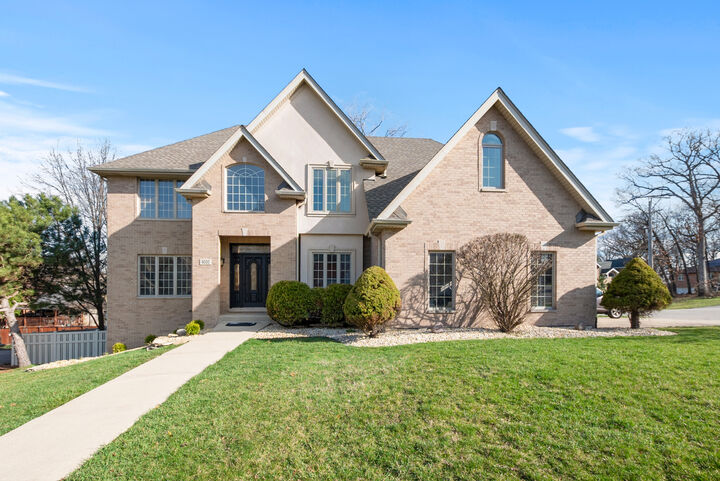 Property Photo:  9000 Deerwood Court  IL 60465 