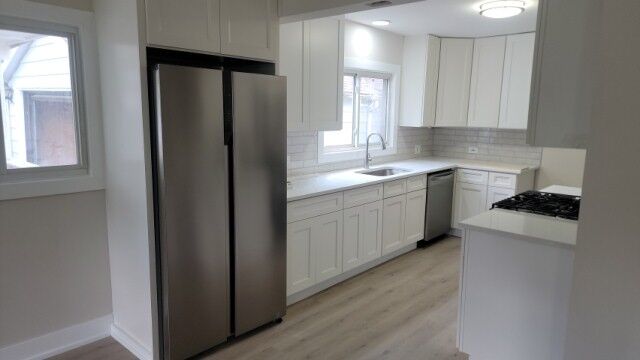 Property Photo: 722 E Indiana Street IL 60187