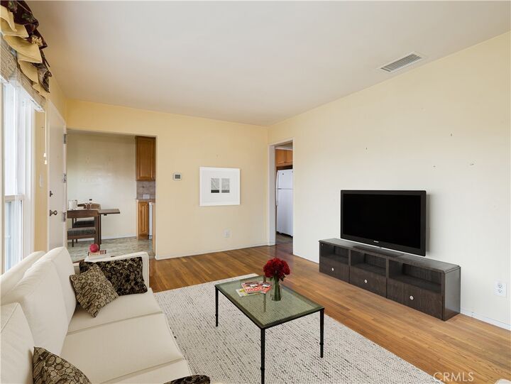 Property Photo:  931 Hillcrest Street  CA 90245 