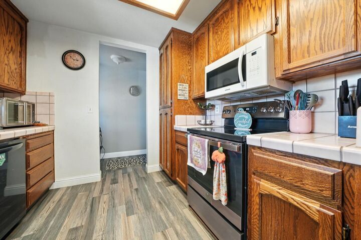Property Photo: 9680 Warren Road CA 95252