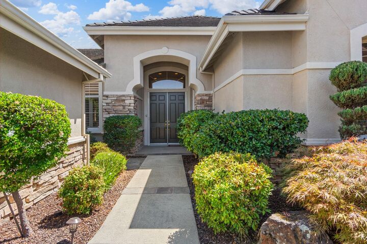 Property Photo: 533 Washoe Court CA 95747