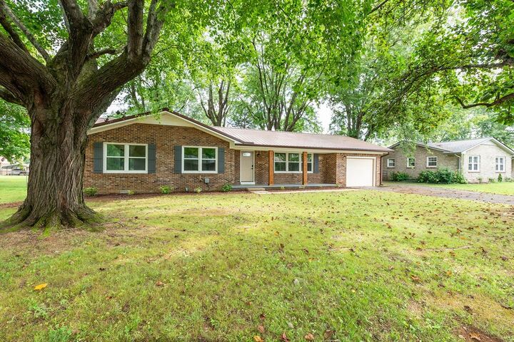 Property Photo:  709 7th St  TN 38464 