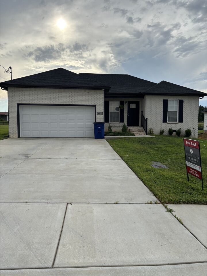 Property Photo:  402 Rose Ln  TN 37160 