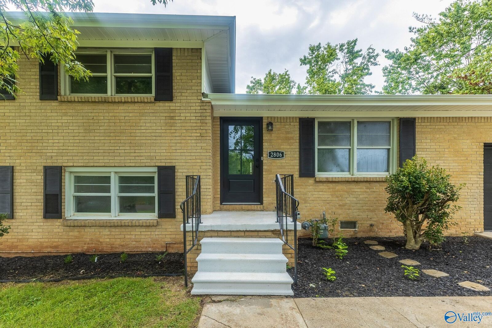 Property Photo: 2806 NW Moss Road AL 35810