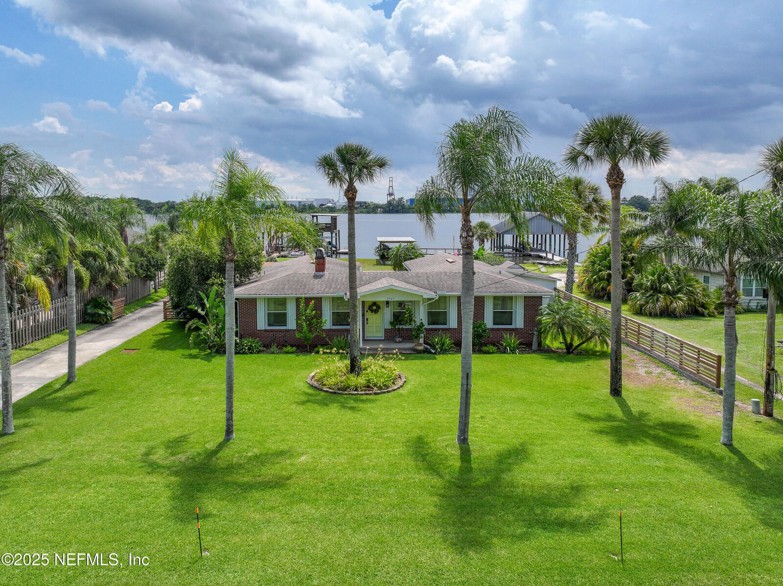 Property Photo: 5924 Heckscher Drive FL 32226