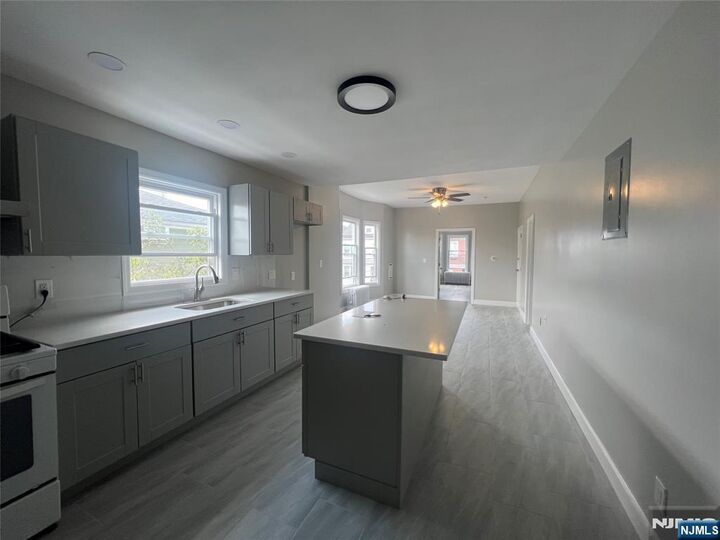 Property Photo:  222 Devon Street 2  NJ 07032 
