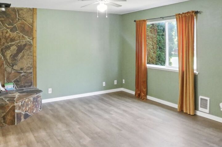 Property Photo: 153 Hawthorn Avenue B MT 59901