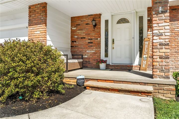Property Photo:  38120 Fox Run Drive  OH 44139 