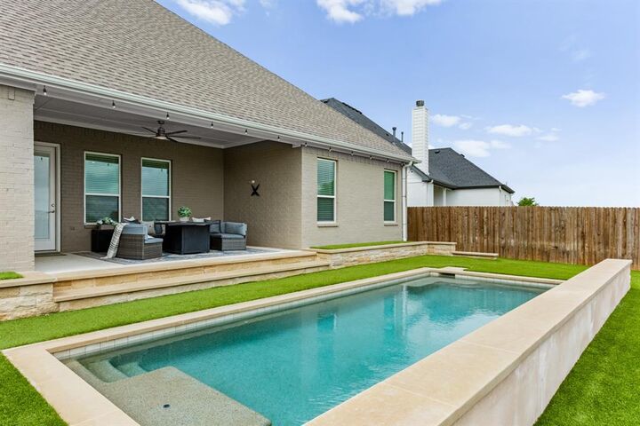 Property Photo:  202 Observation Drive N  TX 76008 