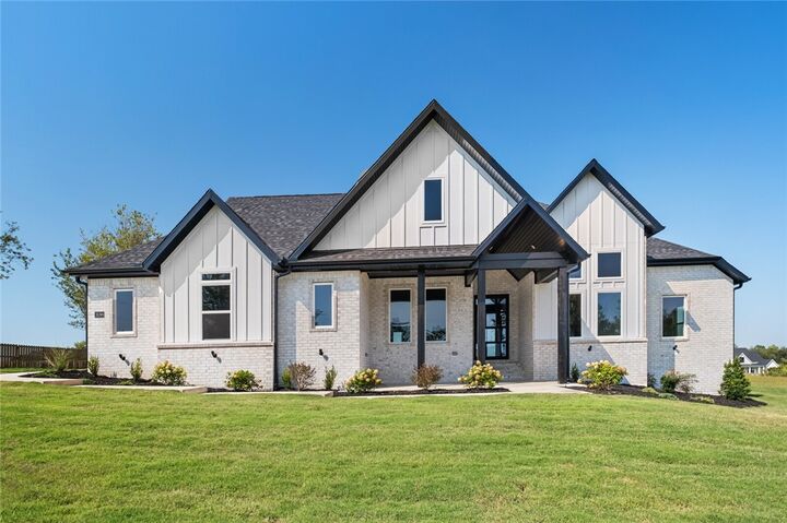Property Photo: 3130 Cambridge Street AR 72713