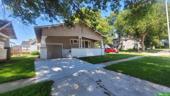 Property Photo:  423 E 6th Street  NE 68467 