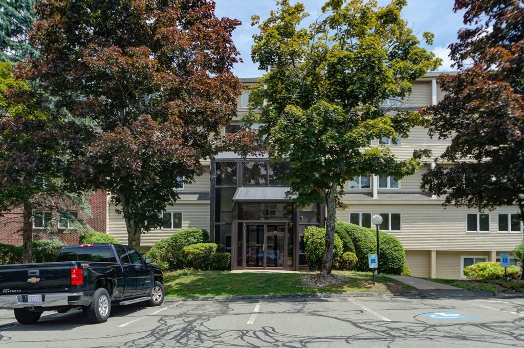 Property Photo:  4 Duck Pond Rd 221  MA 01915 