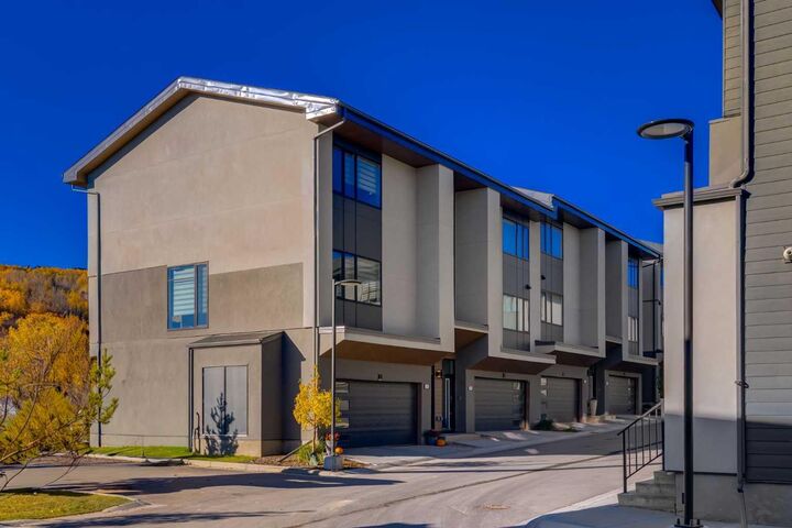 Photo de la propriété:  1453 Naa Drive SW 84  AB T3H 6H7