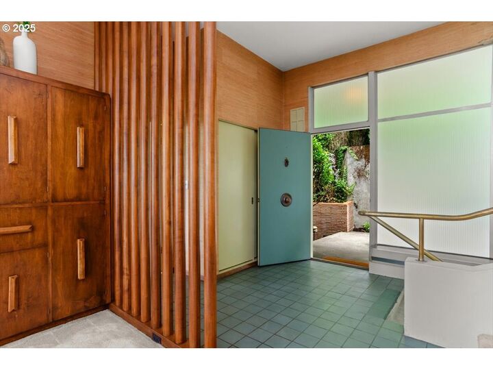 Property Photo: 3330 SW Fairmount Blvd OR 97239