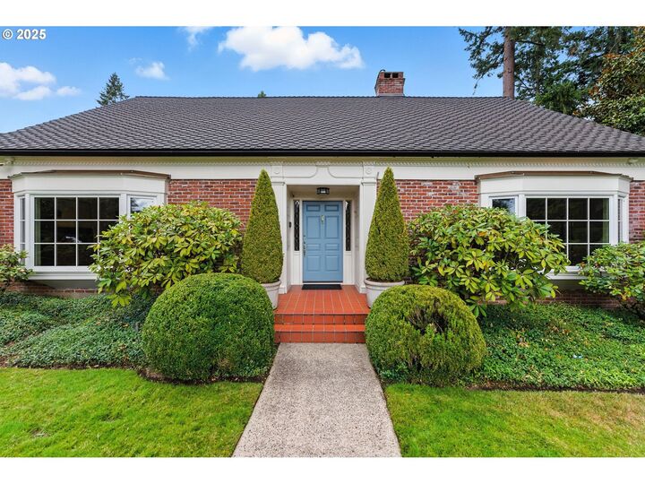 Property Photo:  3860 SW 75th Ave  OR 97225 