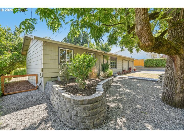 Property Photo:  3140 SE 89th Ave  OR 97266 