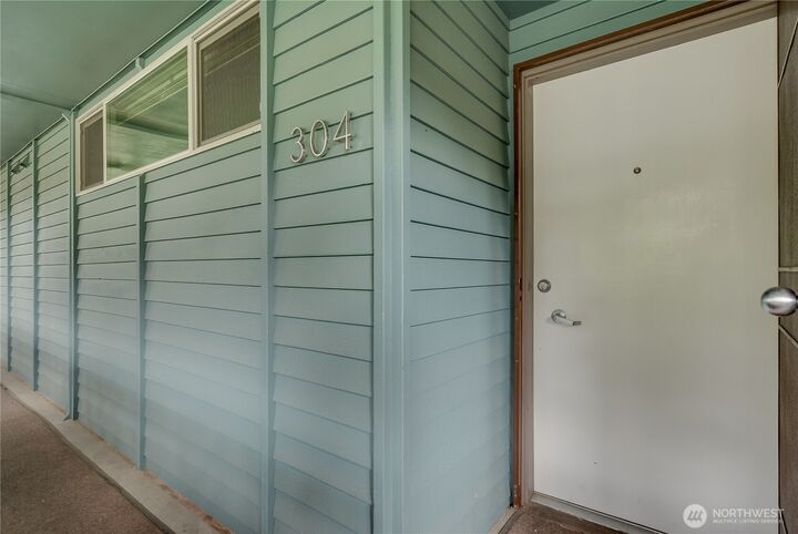Property Photo: 3200 W Commodore Way 304 WA 98199