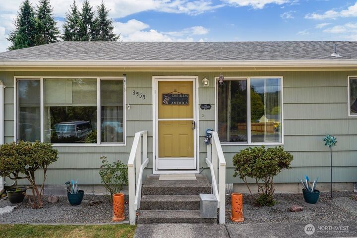 Property Photo: 3555 Pennsylvania St. WA 98632