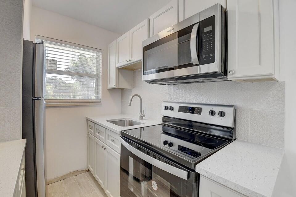 Property Photo:  525 S Broadway Street N  FL 33462 