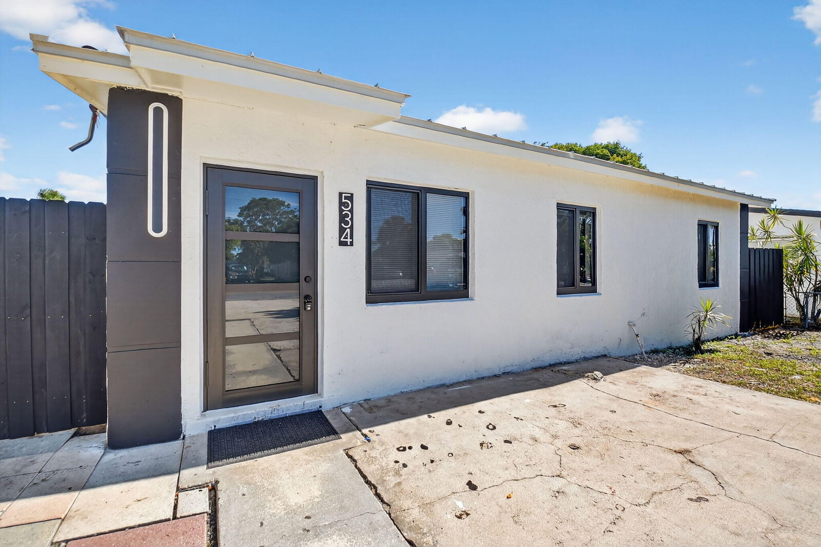 Property Photo: 534 W Martin Luther King Jr Boulevard FL 33435