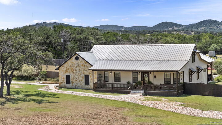 Property Photo: 117 Lagniappe L TX 78003