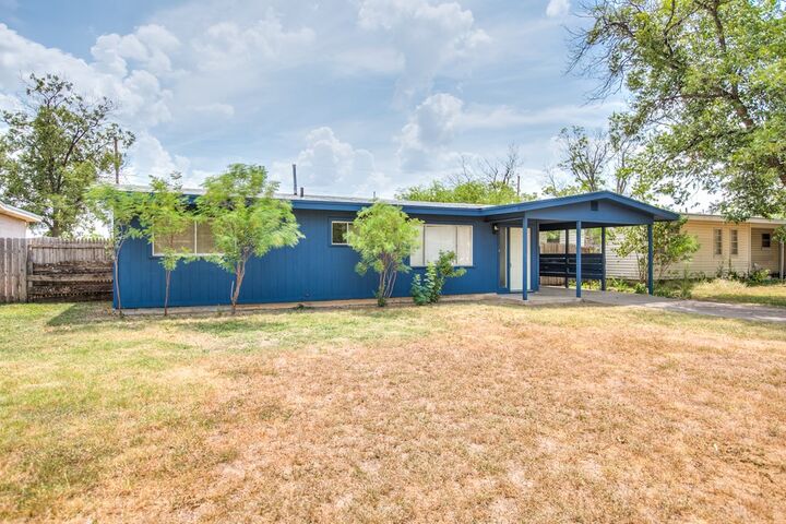 Property Photo: 131 Oakwood St TX 76903