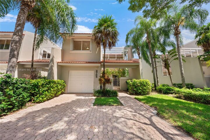 9785 NW 45th Ln  Doral FL 33178 photo
