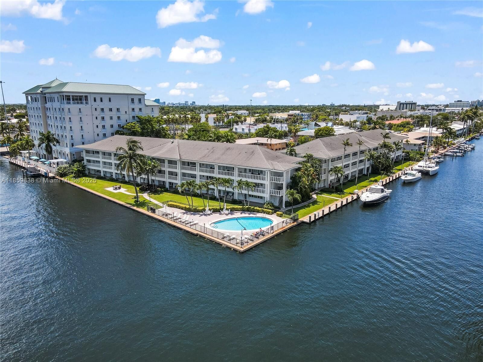 Property Photo: 2895 NE 32nd St 110 FL 33306