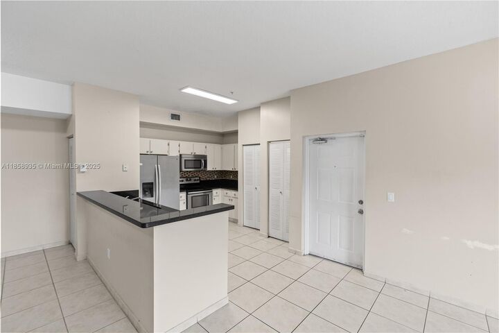 Property Photo: 7230 NW 114th Ave 202 FL 33178
