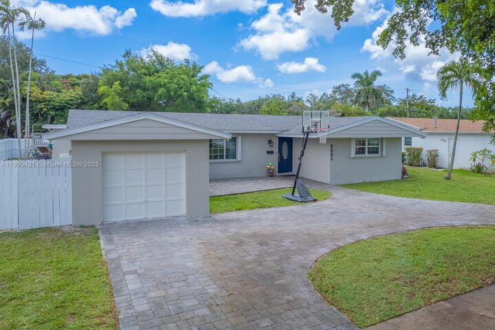 Property Photo:  2221 N 43rd Ave  FL 33021 