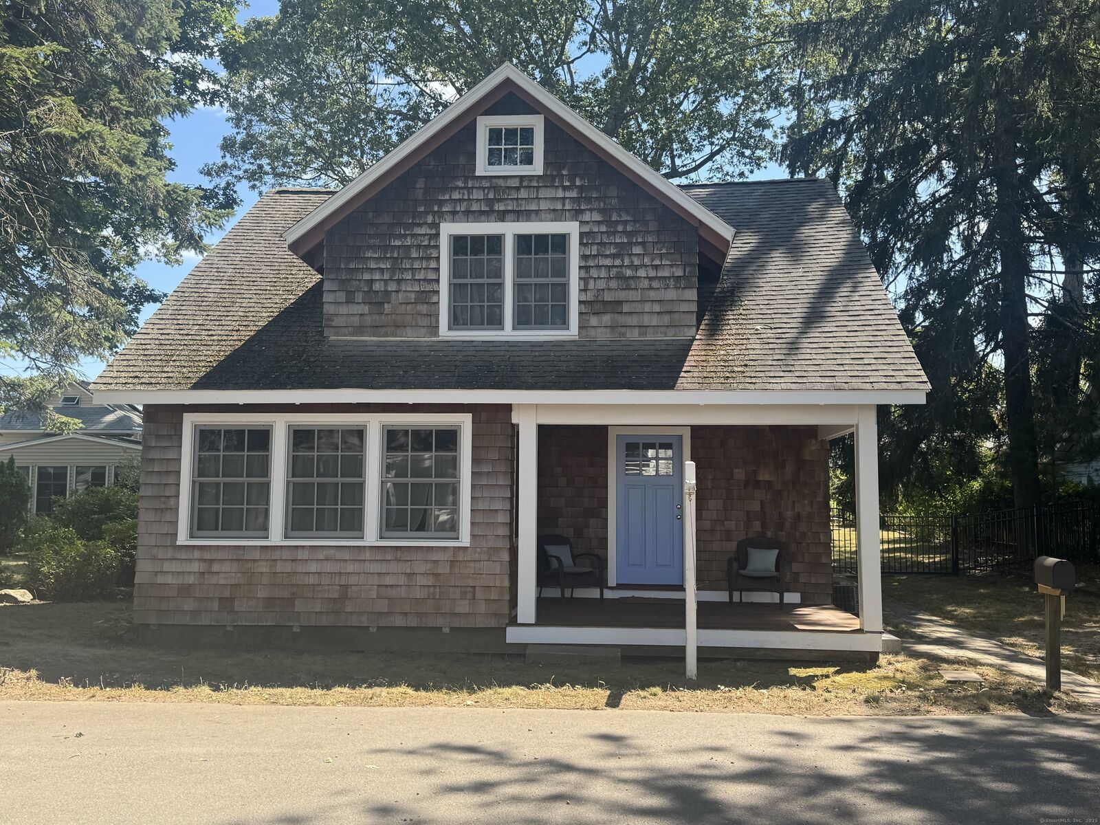 Property Photo:  9 Hoskins Street  CT 06357 
