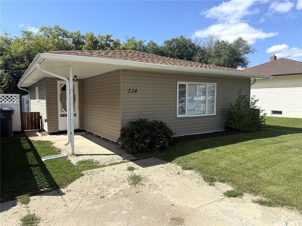 Property Photo: 224 Thomson Street SK S0L 2N0