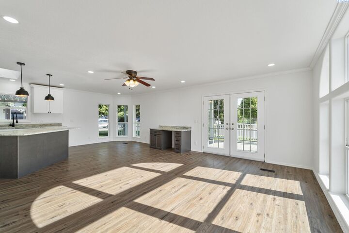 Property Photo:  2713 W Bonneville St  WA 99301 