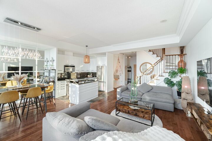 Property Photo: 3939 Duke Of York Boulevard Ph1 ON L5B 4N2