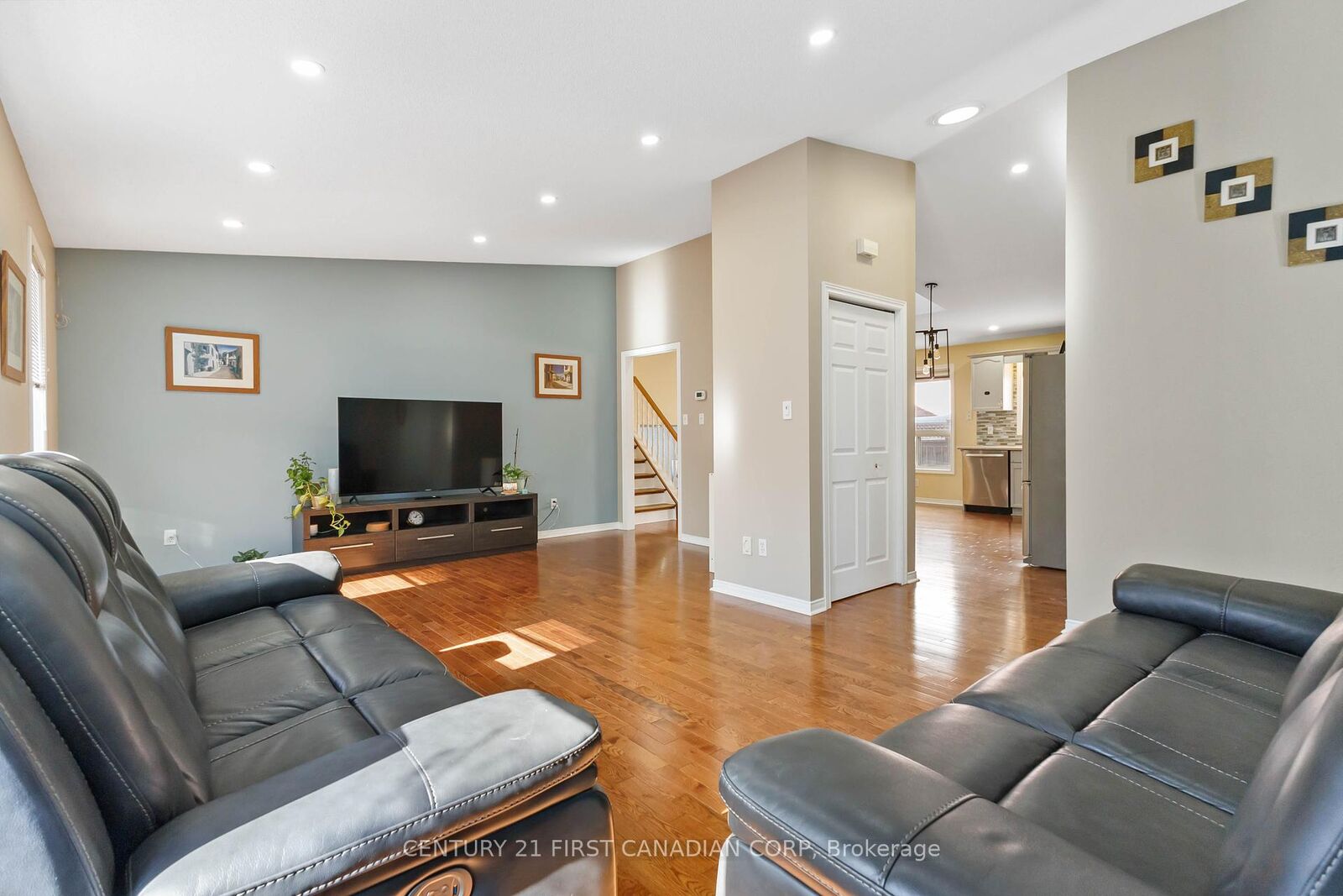 Property Photo: 256 White Sands Drive ON N6M 1H9