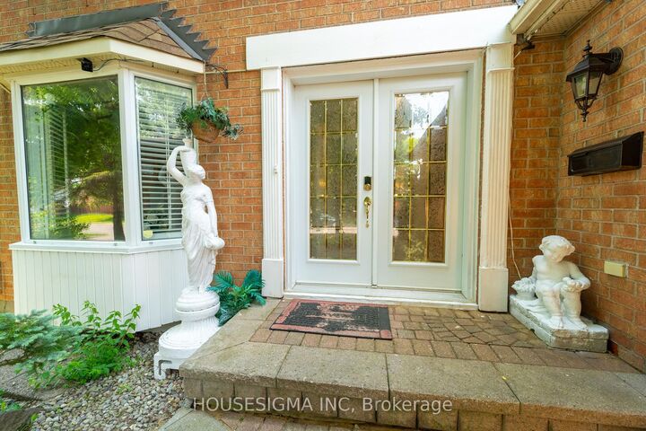 Property Photo: 566 Falwyn Crescent ON K4A 2A4