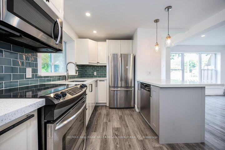 Property Photo:  47 Newbury Drive  ON L3Y 4P9 