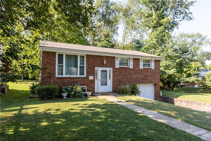 Property Photo: 605 Lee Ave Ext PA 15237