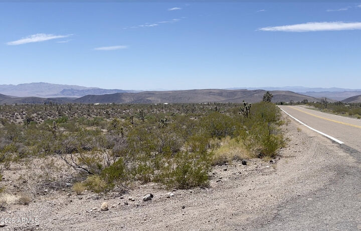Property Photo:  20455 N Skipper Boulevard -  AZ 86445 