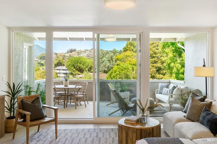Property Photo:  10 Andrew Drive 61  CA 94920 