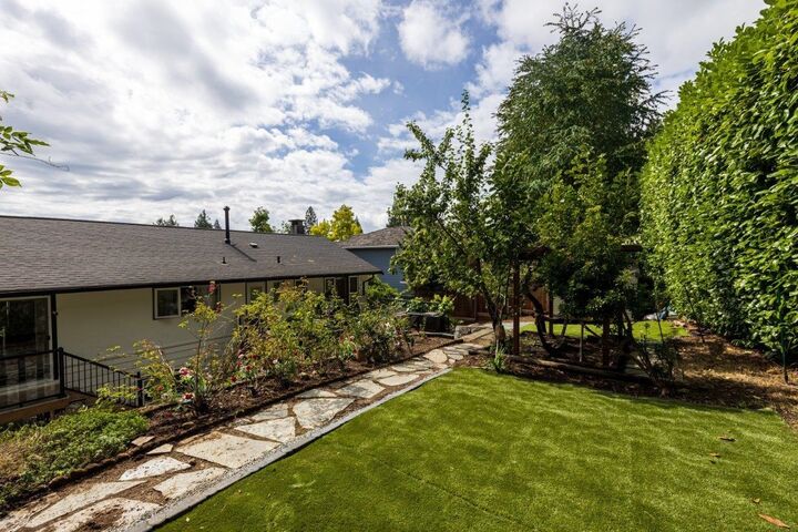 4577 Meadowbank Close  North Vancouver BC V7K 2L1 photo
