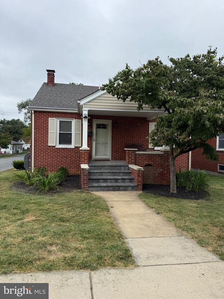 Property Photo: 3 N Purcell Avenue VA 22601