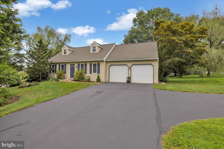Property Photo:  275 Persimmon Lane  PA 17022 