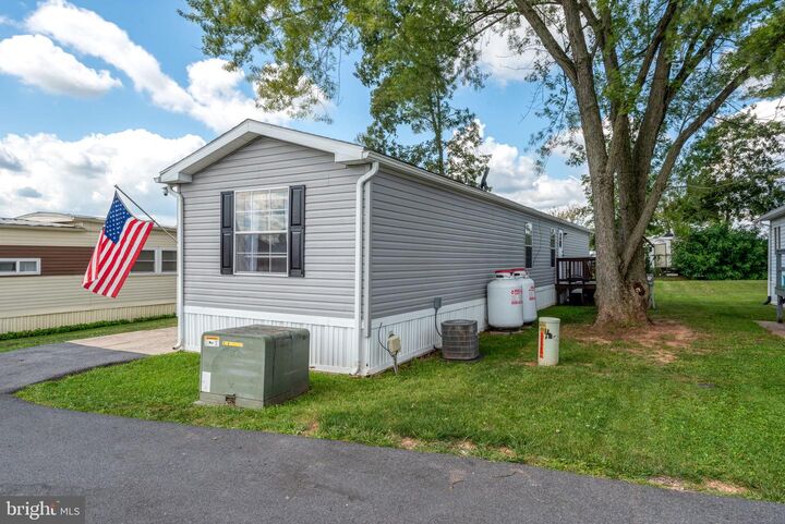 Property Photo:  4 Oak Knoll Est.  PA 17022 