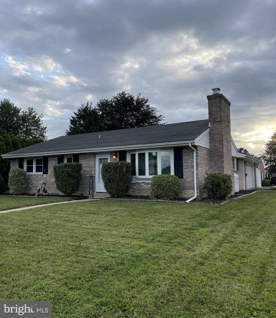 Property Photo:  726 Suzanne Drive  PA 17046 