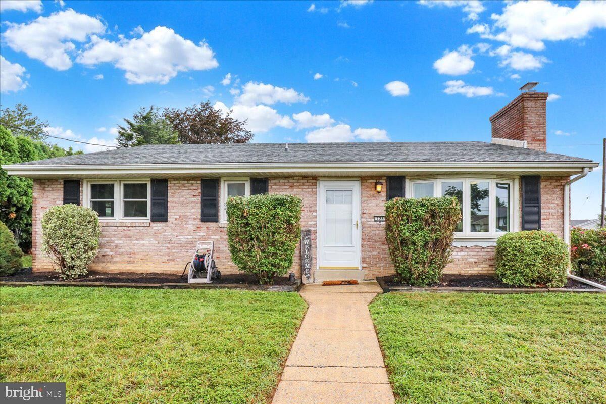 Property Photo: 726 Suzanne Drive PA 17046