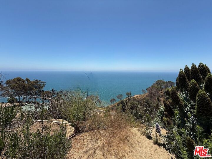 Property Photo:  20540 Pinnacle Way  CA 90265 