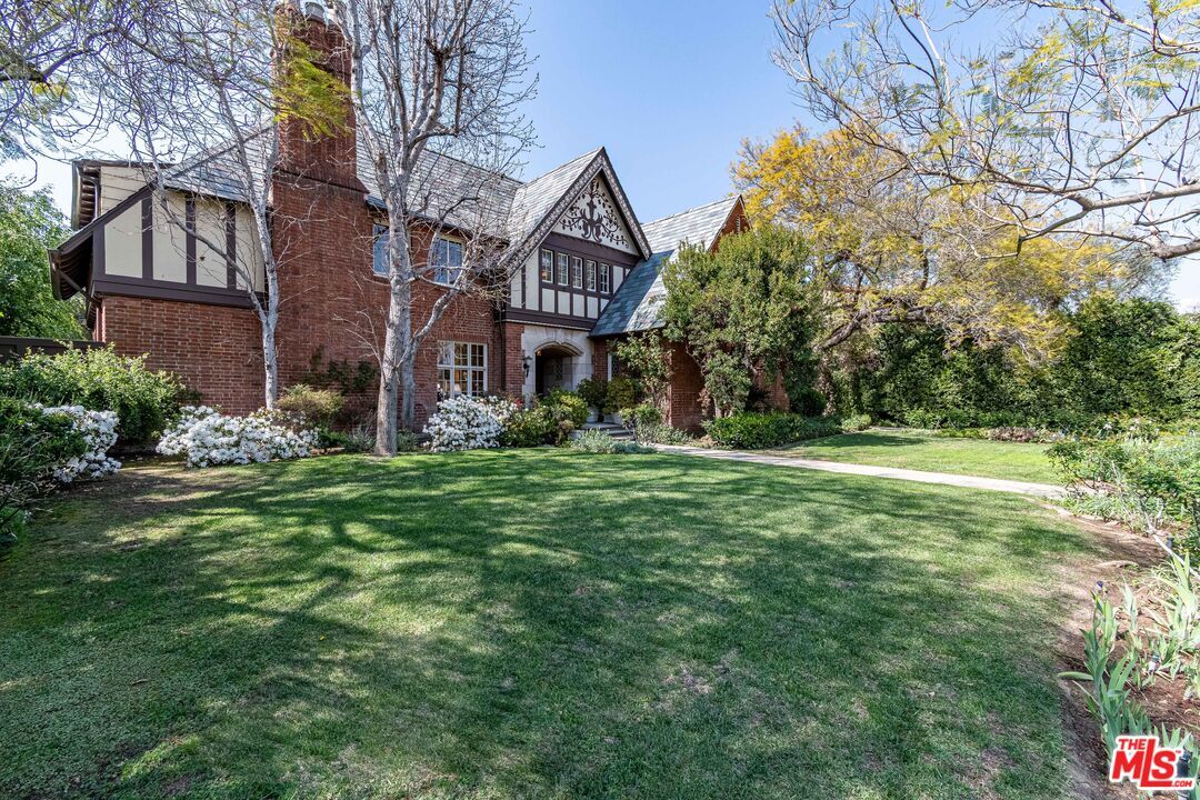 Property Photo: 145 S Hudson Ave CA 90004