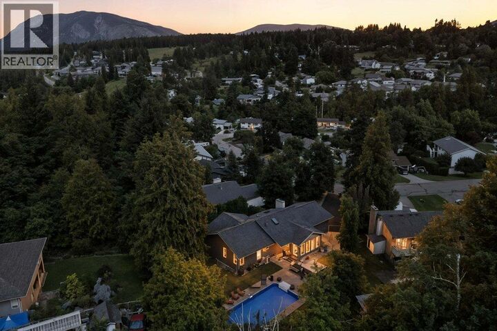 Photo de la propriété: 2131 21 Street Northeast BC V1E 3E4