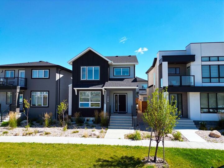 Property Photo:  125 Robert Bockstael Drive  MB R3X 1V7 